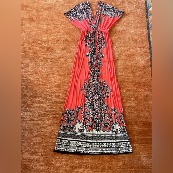 Dresses & Skirts - Maxi dress